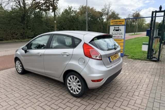 Ford Fiesta (2014) thumbnail 2
