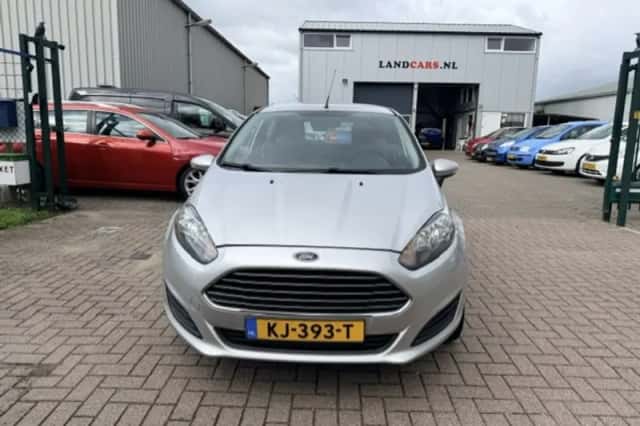 Ford Fiesta (2014) thumbnail 3