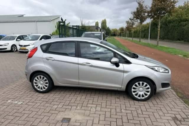 Ford Fiesta (2014) thumbnail 5