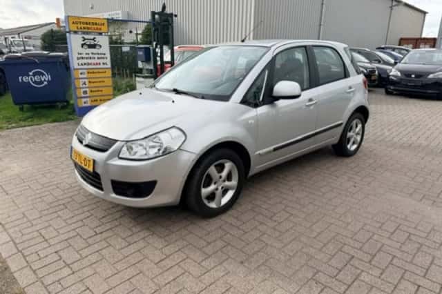 Suzuki SX4 (2006) thumbnail 1