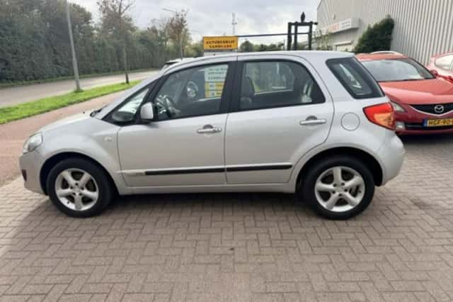 Suzuki SX4 (2006) thumbnail 2