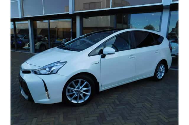 Toyota Prius (2017) thumbnail 1