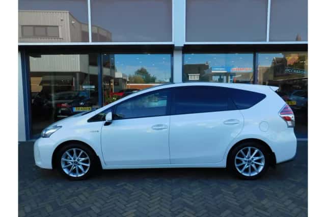 Toyota Prius (2017) thumbnail 5