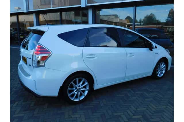 Toyota Prius (2017) thumbnail 6