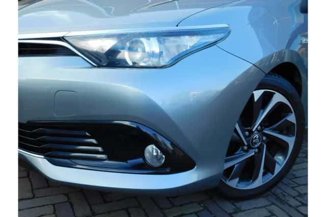 Toyota Auris (2016) thumbnail 2