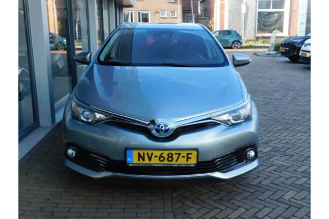Toyota Auris (2016) thumbnail 3