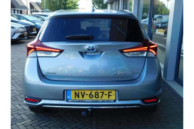 Toyota Auris (2016) thumbnail 5