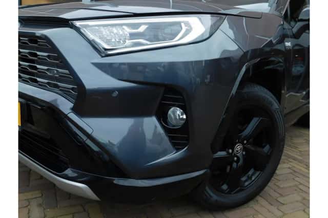 Toyota RAV4 (2020) thumbnail 2