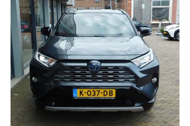 Toyota RAV4 (2020) thumbnail 3