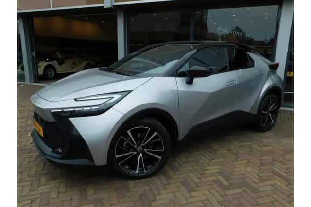 Toyota C-HR (2025) thumbnail 1