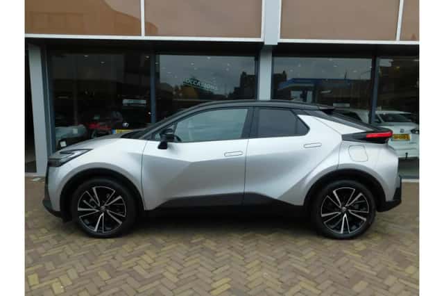 Toyota C-HR (2025) thumbnail 4