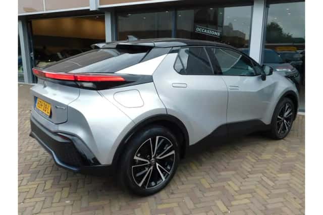 Toyota C-HR (2025) thumbnail 5