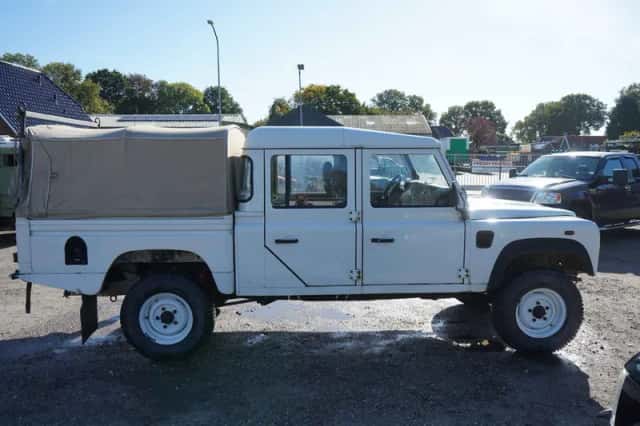 Land Rover Defender (1998) thumbnail 4