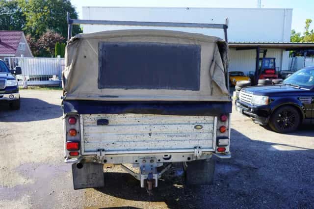 Land Rover Defender (1998) thumbnail 6