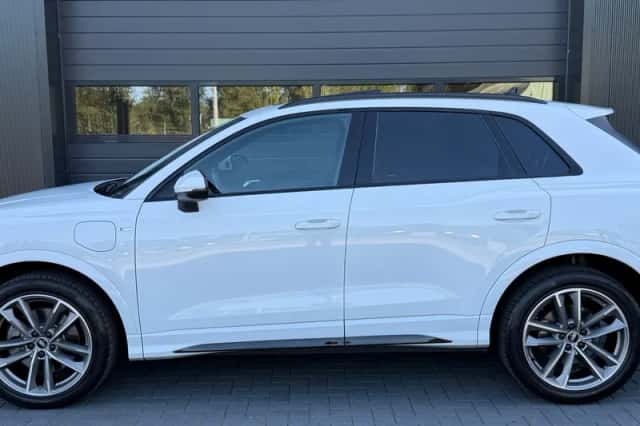 Audi Q3 (2021) thumbnail 3
