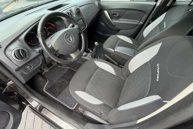 Dacia Sandero (2015) thumbnail 4