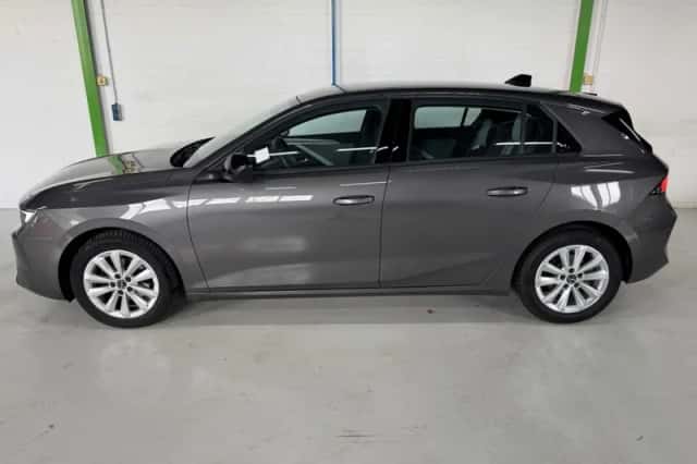 Opel Astra (2022) thumbnail 3
