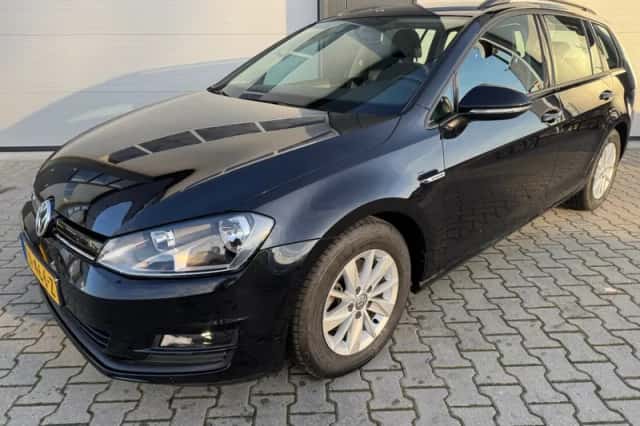 Volkswagen Golf (2016) thumbnail 2