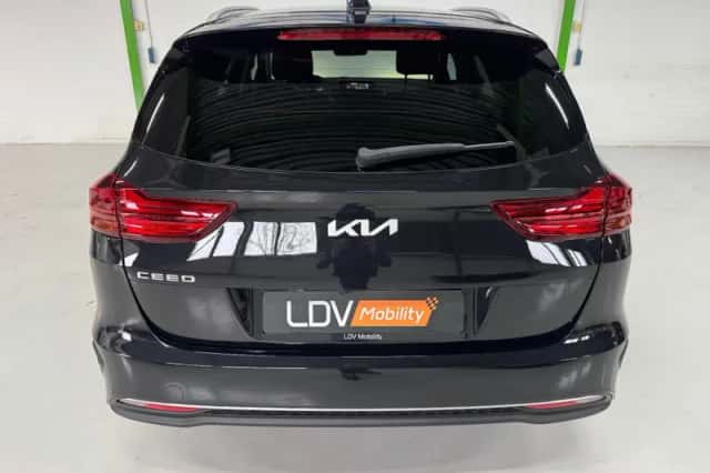 Kia Ceed (2022) thumbnail 5