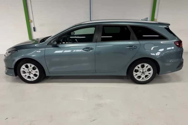 Kia Ceed (2022) thumbnail 3