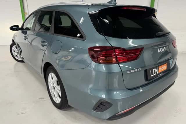 Kia Ceed (2022) thumbnail 4
