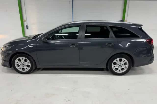 Kia Ceed (2023) thumbnail 3