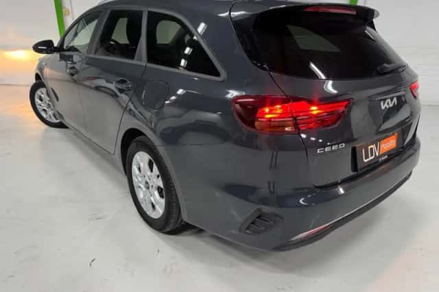 Kia Ceed (2023) thumbnail 4
