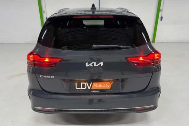 Kia Ceed (2023) thumbnail 5