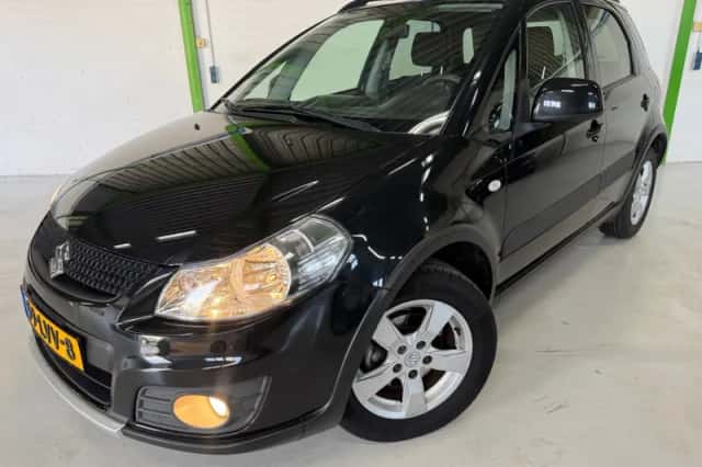Suzuki SX4 (2010) thumbnail 2