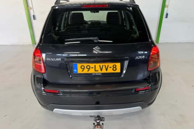 Suzuki SX4 (2010) thumbnail 5