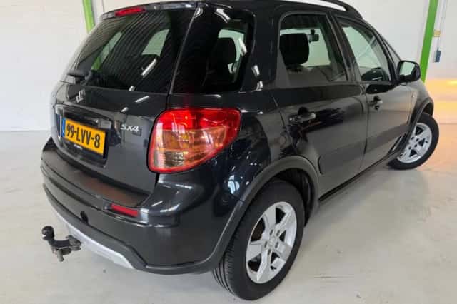 Suzuki SX4 (2010) thumbnail 6
