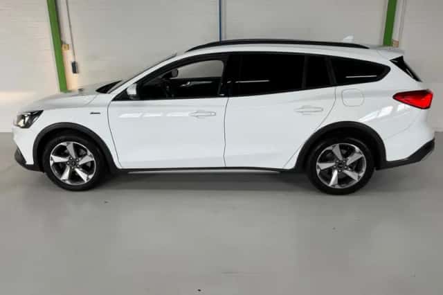 Ford Focus (2019) thumbnail 3
