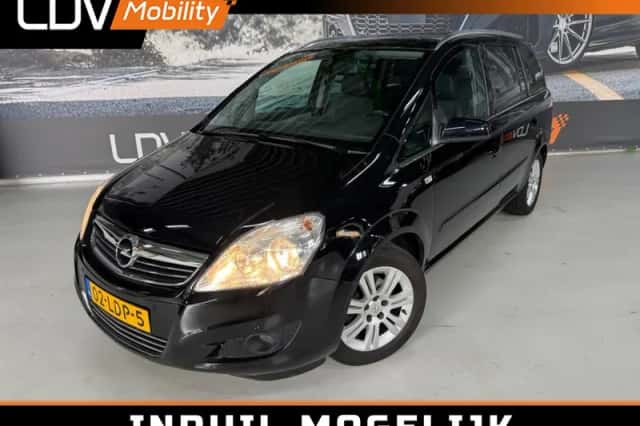 Opel Zafira (2010) thumbnail 1