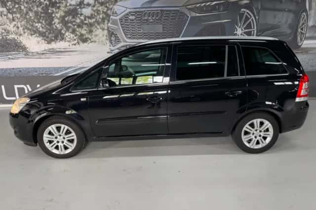 Opel Zafira (2010) thumbnail 4
