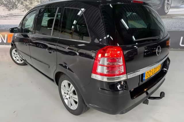 Opel Zafira (2010) thumbnail 5