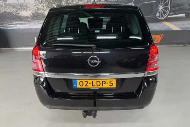 Opel Zafira (2010) thumbnail 6