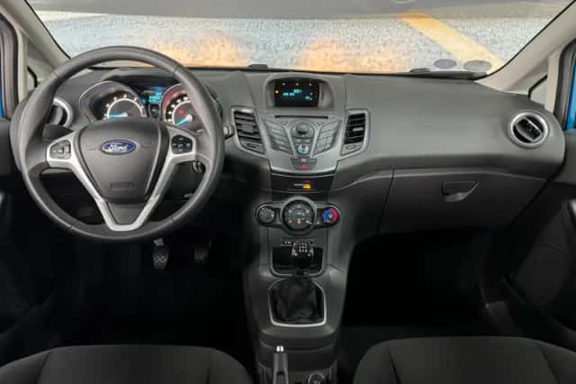 Ford Fiesta (2014) thumbnail 2