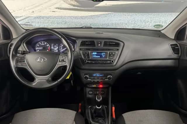 Hyundai i20 (2015) thumbnail 2