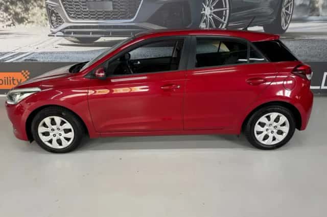 Hyundai i20 (2015) thumbnail 4