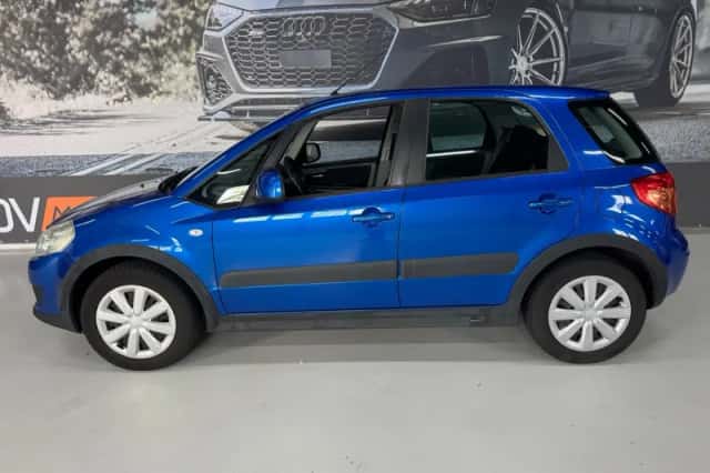 Suzuki SX4 (2007) thumbnail 3