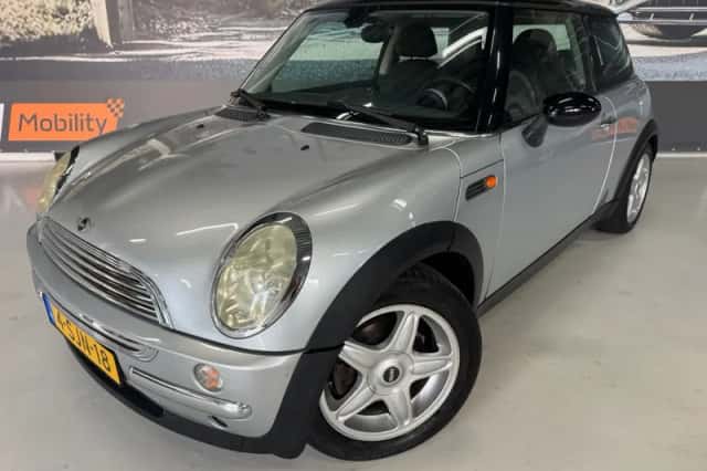 MINI Cooper (2004) thumbnail 2