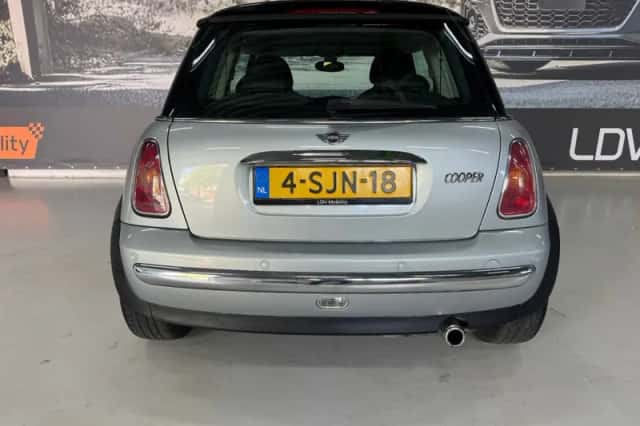MINI Cooper (2004) thumbnail 5