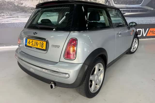 MINI Cooper (2004) thumbnail 6
