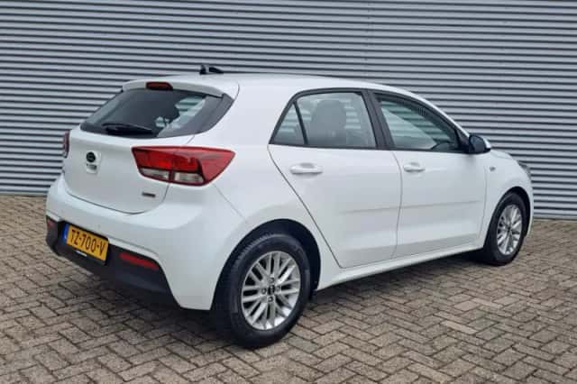 Kia Rio (2018) thumbnail 5