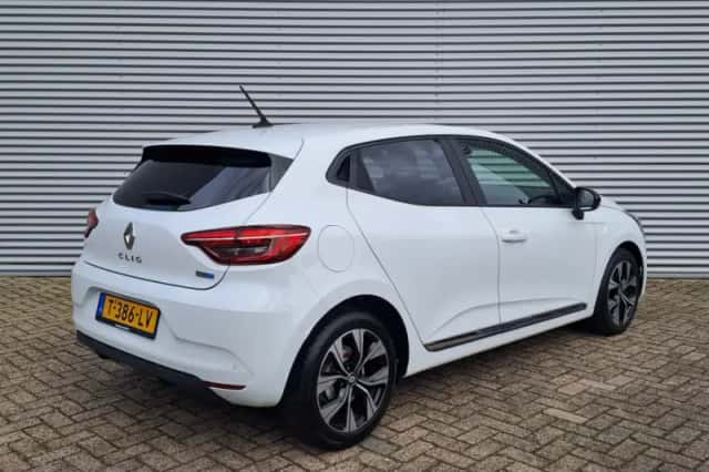 Renault Clio (2023) thumbnail 5
