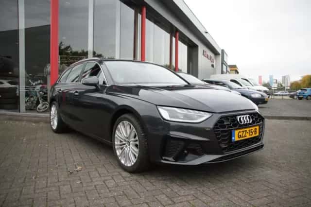 Audi A4 (2024) thumbnail 1