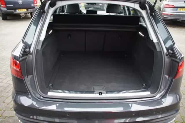 Audi A4 (2024) thumbnail 3