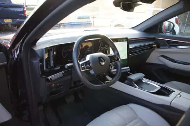 Renault Espace (2023) thumbnail 5