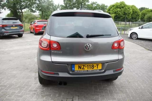 Volkswagen Tiguan (2009) thumbnail 3