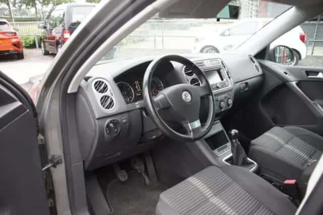 Volkswagen Tiguan (2009) thumbnail 5